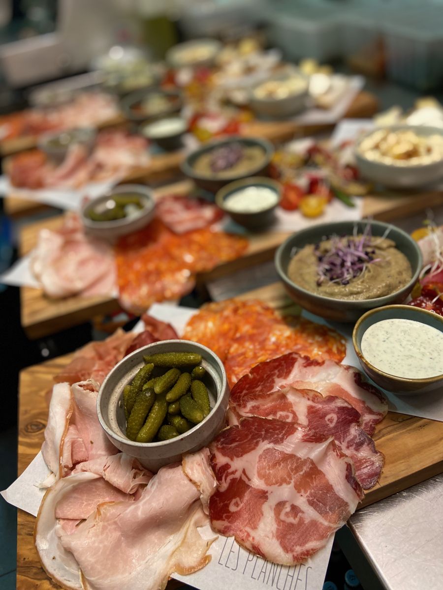 Planches de charcuterie prêtes pour une privatisation